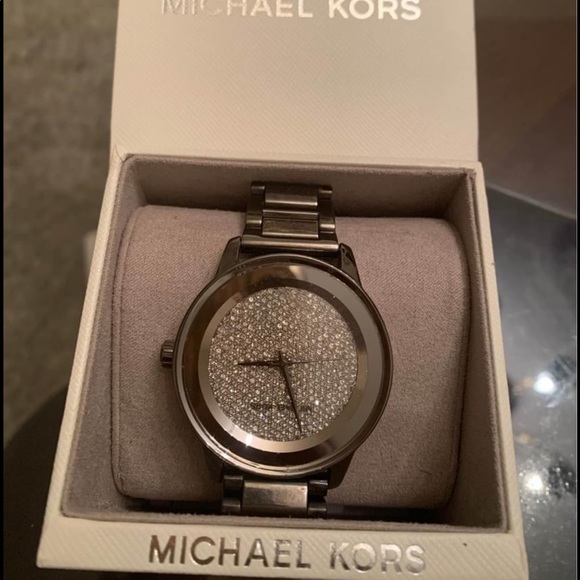 Michael Kors gun metal Pave watch - Picture 3 of 3